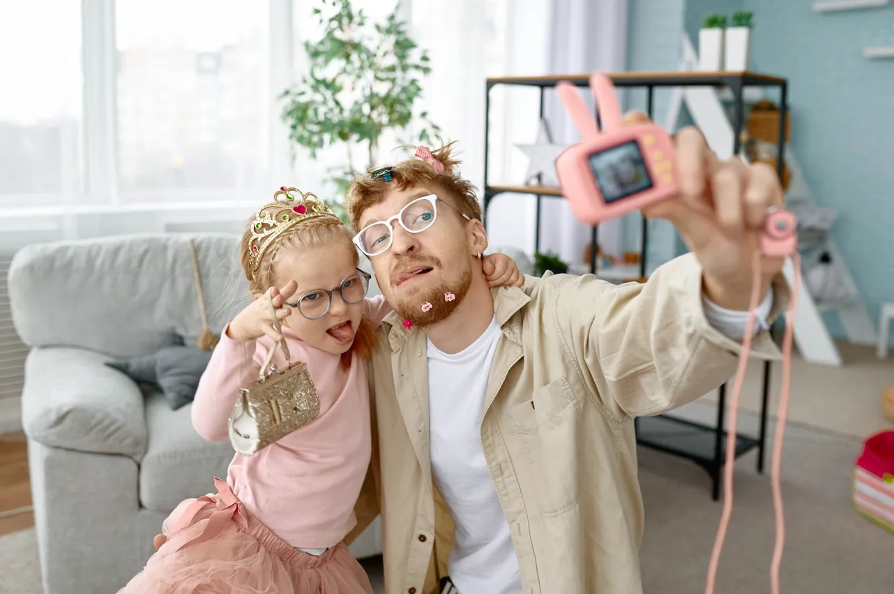 foto tijd vader dochter grappig gezicht